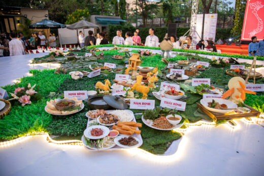 A close-up of the culinary map of 63 Vietnamese delicacies has just set a record