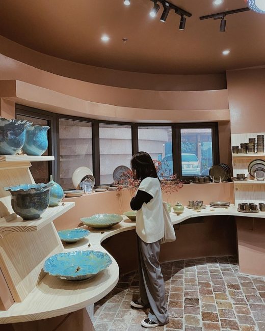 Visit beautiful pottery villages in Vietnam, experience making pottery yourself like an artist