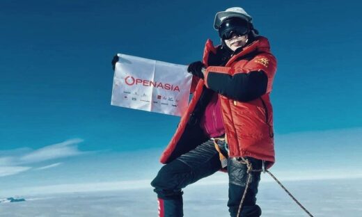 Vietnamese woman conquers Mount Everest