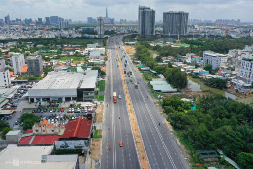 Nguyen Van Linh Boulevard before the completion date of the expansion