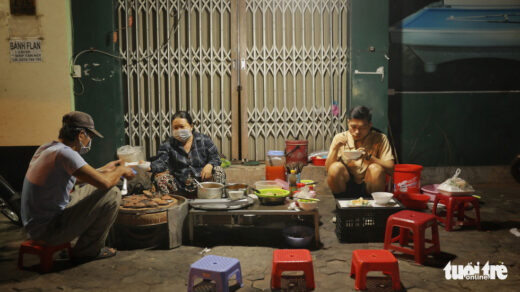 Enjoying snacks and drinks all day can’t run out of delicious dishes in Phan Thiet￼