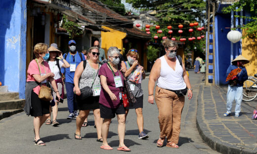 Foreign tourists want Vietnam to scrap 'useless' Covid test rule