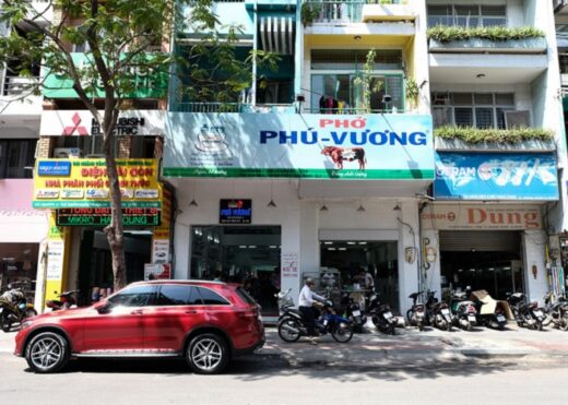 Review delicious pho restaurants in Saigon, eat once, and fall in love!