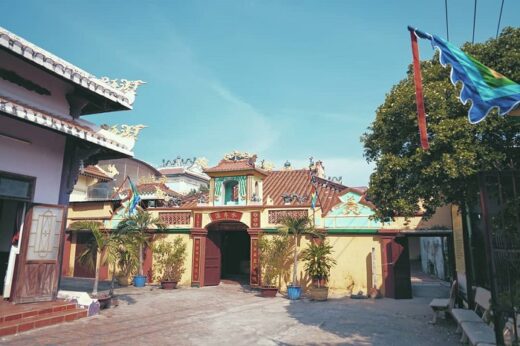 Come to Van Thuy Tu Palace to admire the largest fish skeleton in Southeast Asia