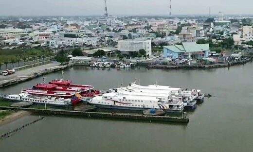 Ferries, high-speed boat service to Phu Quoc suspended due to bad weather