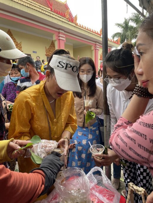 The unique food and herbal market in the West only deals with… leaves