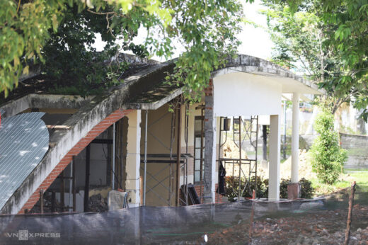 Public toilet cum cafe in Hue