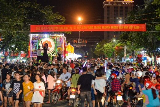 Celebrate the atmosphere of the largest Mid-Autumn Festival festival in the country in Tuyen Quang