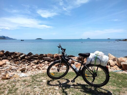 The 61-year-old explorer rode a bicycle 1,800km from North to South alone: ​​”Going to see Vietnam’s beauty”