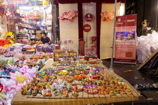 8X earns millions every day by resurrecting the traditional Mid-Autumn Festival toy