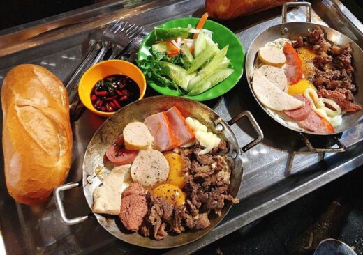 Taking 5$ to walk around the “noble” Nguyen Hue walking street, what dishes can you eat?