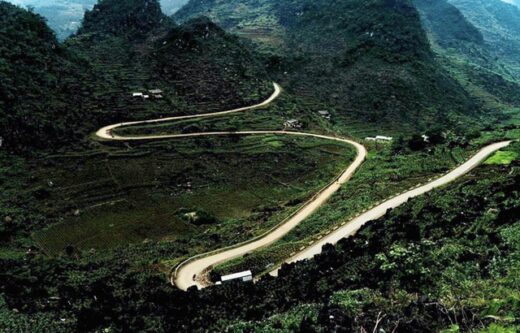 Challenging cloud hunting journey in Ha Giang, where young people break their limits to immerse themselves in a fairyland