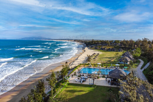 Two high-end resorts overlooking wind power fields