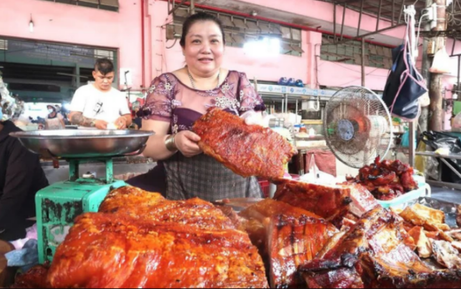 Crispy roasted pork skin sells for 21$/ kg, customers are lined up because they love the owner’s “knife”