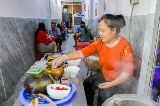 A noodle shop for 35 years, selling more than 100kg of snails every day in Hanoi’s Old Quarter
