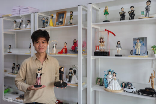Making chibi figurines earns 2000$ per month