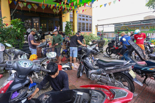 Free car repair after floods in Da Nang