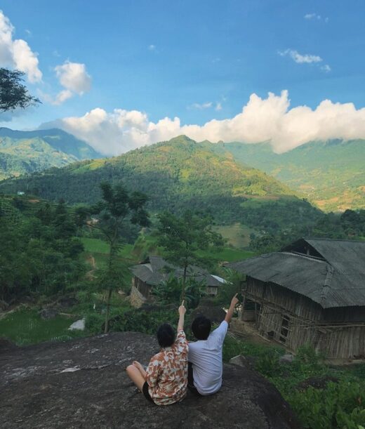 Go to the ancient rock field of Nam Dan Ha Giang to admire the writings of prehistoric people