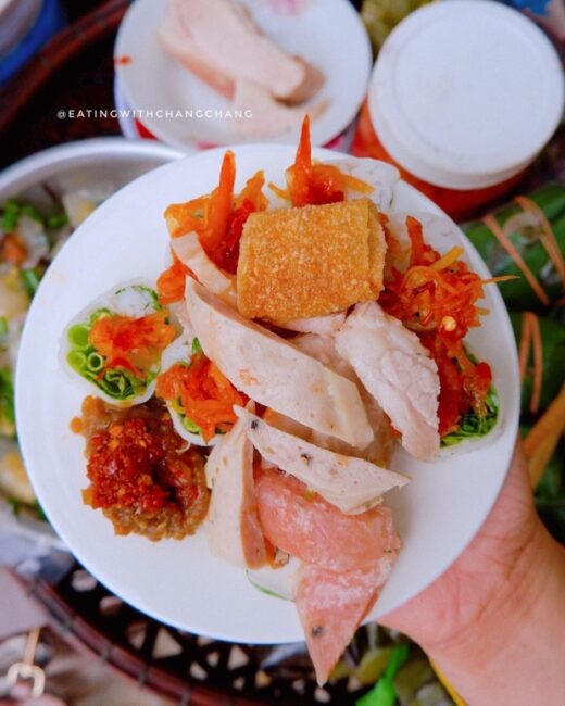 Royal dishes are sold at affordable prices and are irresistible in the ancient capital of Hue