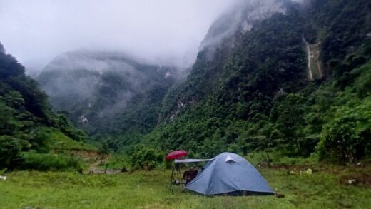 Leaving Hanoi for the highlands, the young man found a dream-like life in the midst of the great northern poles