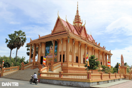 More than 130 years old Khmer pagoda is colorful in the West