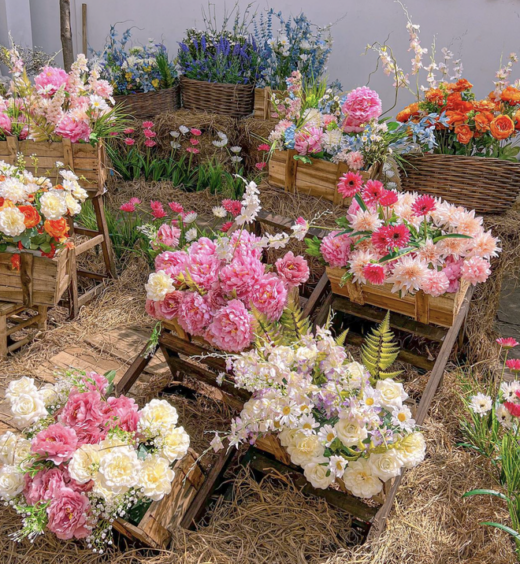 Water shops with gardens filled with flower scents to score points with women on the occasion of October 20