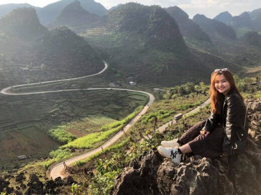 On her 27th birthday, the girl who “played big” traveled alone, suddenly joined a stranger