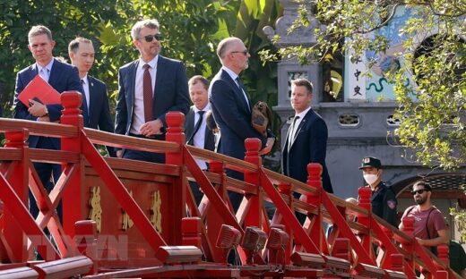 Danish prince takes in Hanoi tourist attractions