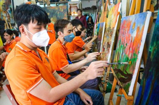 Drawing class without sound in Ho Chi Minh City