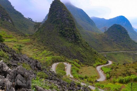 The road to conquer Ha Giang god cliff on Ma Pi Leng pass