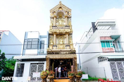 Overwhelmed with unique gilded houses in the West