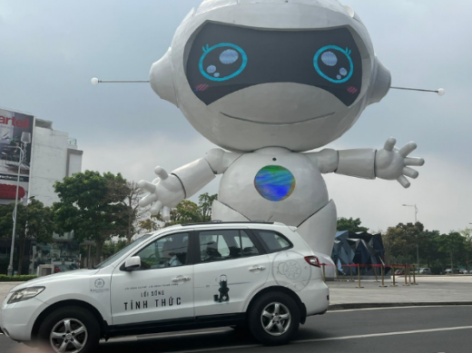 Giant robot in Thu Duc City, new check-in point for young people