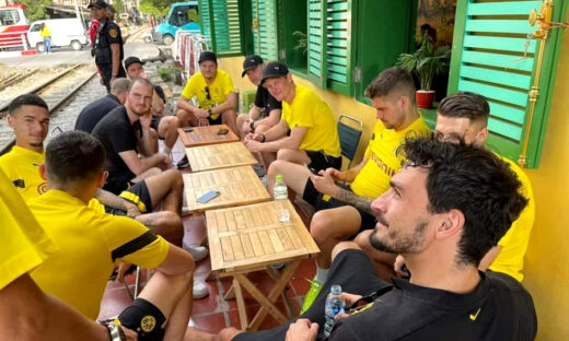 Hanoi Train Street café to be fined for serving Dortmund players despite ban