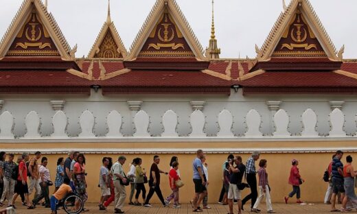 Cambodia says foreign tourists not required to show $1,000 upon entry