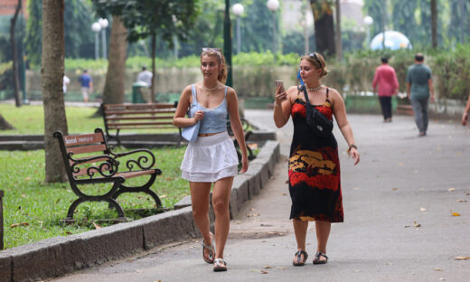 Foreign tourists anticipate breakthrough in Vietnam's visa policy