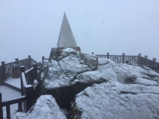 The snow has covered the top of Fansipan white, and the people are excited: “Go to Sa Pa quickly and still have time”