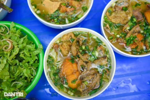 Take $25 to Hai Phong food tour, “sweep” a series of famous delicacies