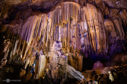 Crystal stalactites, jade lake in Thoòng valley