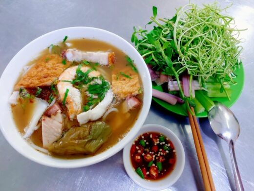 Bun Mam (a noodle soup cooked with fermented fish) restaurant for nearly 10 years attracts Saigon customers