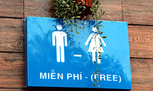 Foreign tourists distressed by public restrooms in Vietnam
