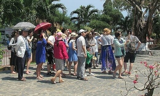 Vietnam should not be pressured by China's refusal to send tourists: experts