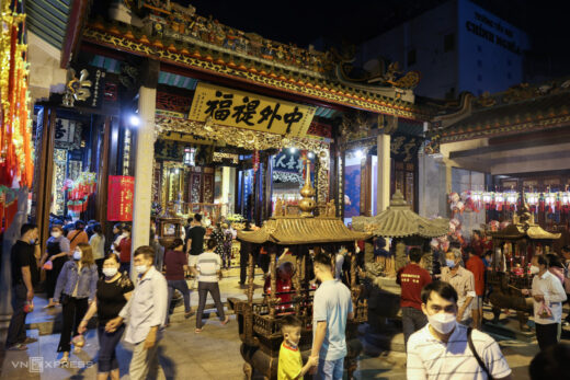 The custom of borrowing luck in a hundred-year-old temple in Saigon