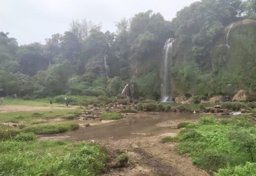 Ban Gioc, one of world's largest transnational waterfalls, dries up