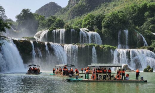 Water returns to Ban Gioc Waterfall in time for holiday