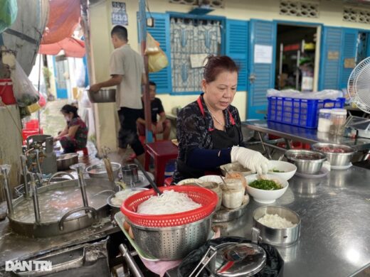The noodle shop has a “specialty of listening to curse”, more than 40 years still crowded in Ho Chi Minh City