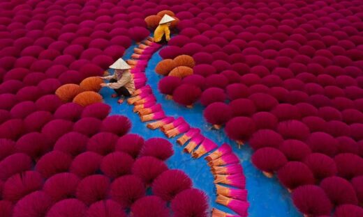 Bangladeshi photographer wins honor for Hanoi incense village photo