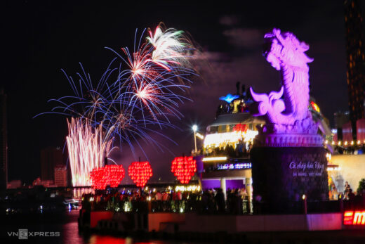 Vietnam, Finland light up Da Nang skies as fireworks festival returns