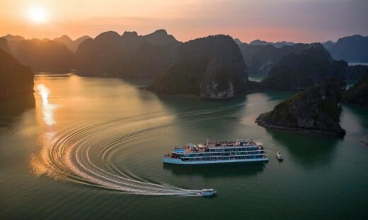 Tourist boats in Ha Long, Lan Ha Bay struggle due to local travel ban