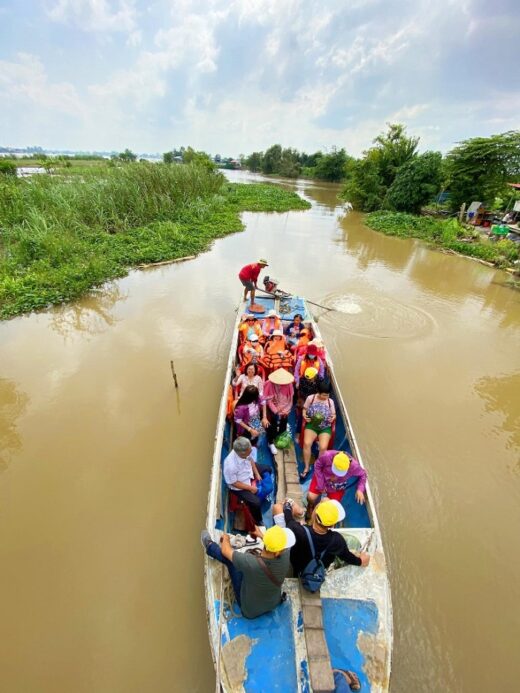 Go to Vam Nao An Giang in the floating season, enjoy the charming beauty of the river