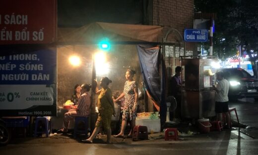 Lamppost pate bread – a famous nightlife address in Hai Phong